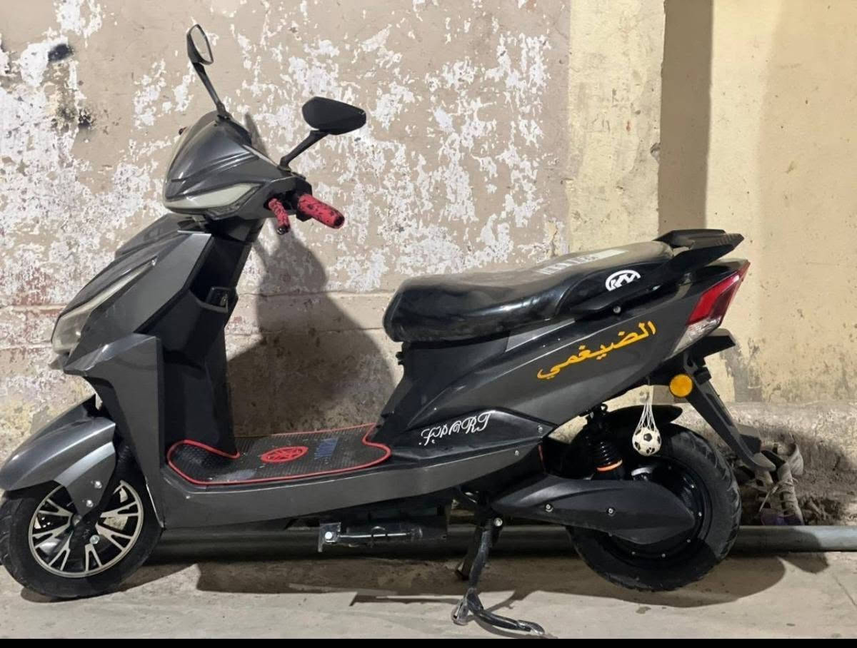للبيع شحن السعر 625 مجال قليل 
البطاريات : 6 كبار شرط
حساسات كلها شغال
ماطور جديد مستعمل قليل
للاتصال ***********
الموقع: موصل الايسر
