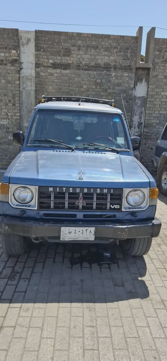 سلام عليكم باجيرو عظم للبيع موديل 90 مكينه في في تي 2500 مكفوله وكير مكفول السياره بيها خط ع اورفلي السعر ع خاص او اتصال الرقم *********** بيه وات ساب
