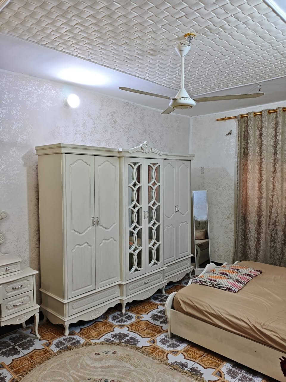🏠 شقةمؤثثةللأيجار غرفتين وصالة ومطبخ
حي اور شارع الصفاء 
مدفوع نت وكهرباء وماء وامبير
للتواصل ***********

🏠مكتب الشريف للعقار
