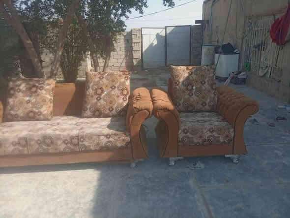 قنفات استعمال قليل للبيع السعر 250 وبيهن مجال عشر مقاعد للاستفسار *********** العنوان ديوانيه سنيه البونايل
