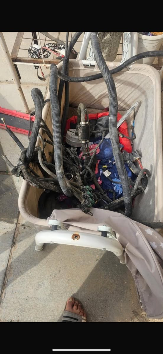 السلام عليكم عندي منظومةغاز 6 سلندر للبيع الي يحب السعر خاص وتساب ***********
