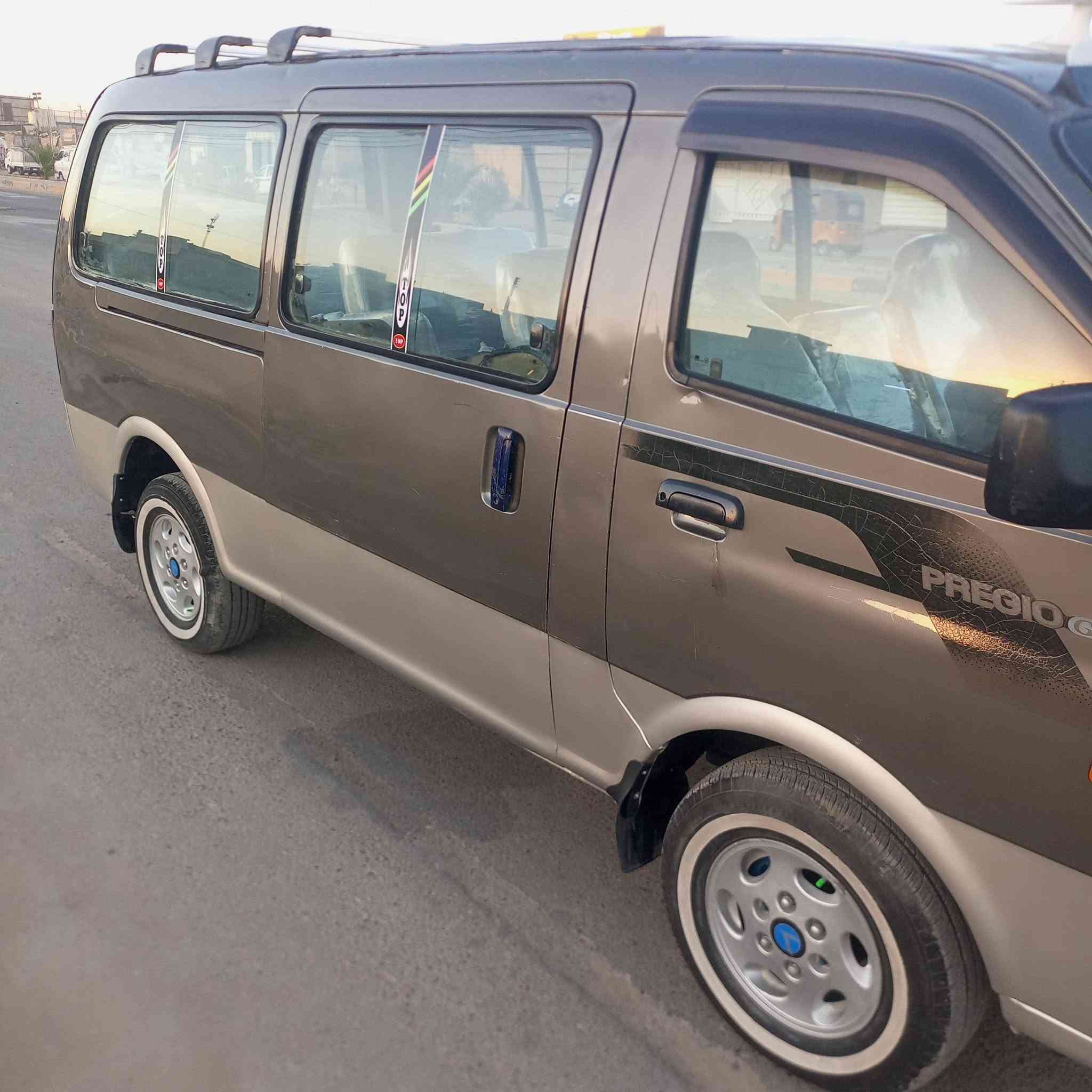 السلام عليكم 
بريجو 99 بلادية مكفولة من الضربة والكص والصبغ ما عدا الربع بي صبغ جوة السمجة..
مكينة كير اكسل حدادية كله كفالة رقمها ذي قار انكليزي..
العنوان بغداد المعامل.. للأستفسار أكثر إتصل..على الرقم ***********
