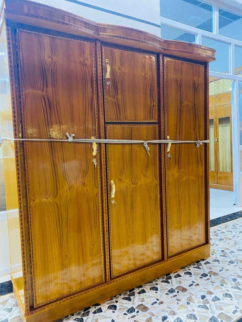 للبيع انواع الغرف  والكناتير يمي العنوان الرمانه البعبيد انبيع نغد وغصاد ***********
