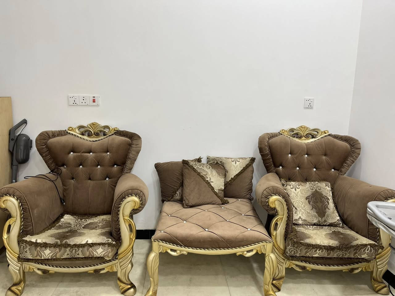 طخم تركي ابو التاج اخذته بمليونين ونص اريد ابيعه ب٦٠٠
القنفات عدد ٢ و الكراسي عدد ٤ مع طبلة و يكفي ١٠ نفرات


**إذا كنت صاحب هذا الإعلان وتريد حذفه لأي سبب، رجاءا أرسل رسالة إلى الدعم الفني**