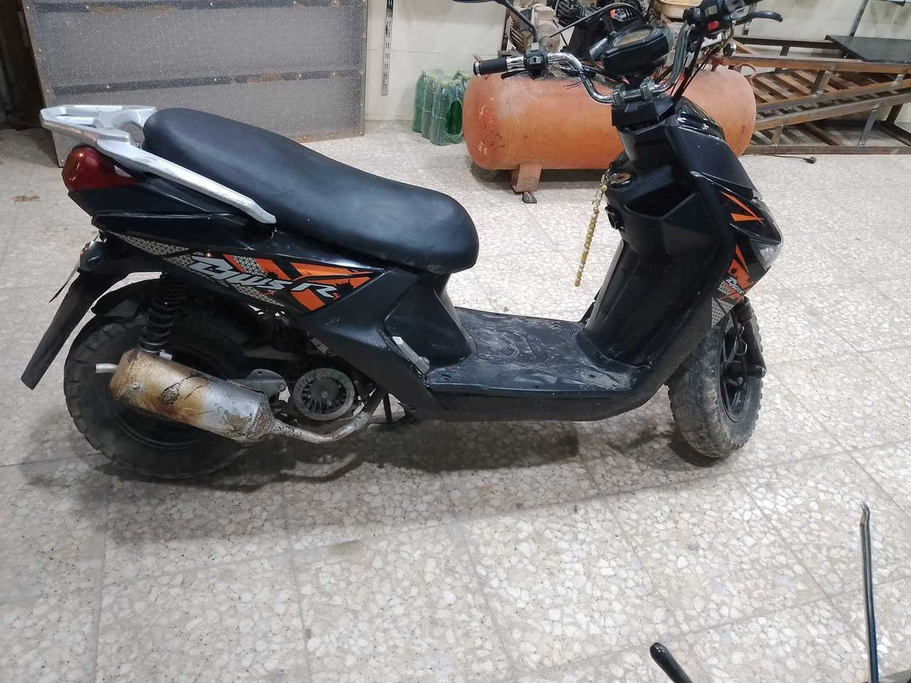 دراجه للبيع شغاله كلشي مابيهه وصل مال معرض بيهه والي عنده مراوس اراوس الشراي يخابر،، ***********،، ***********
