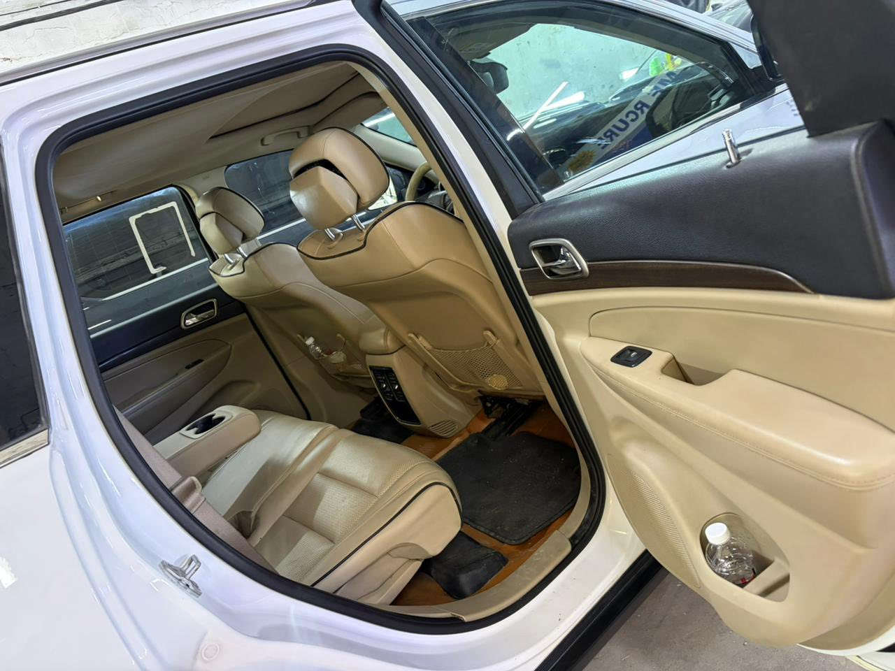 جيب كراند شيروكي موديل 2015 خليجي بصمه فتحه كشنات جلد كامره شاشه حساسات امامي خلفي كير طياره ماشيه  165 كيلوالسياره كفاله من الصبغ والتبديل كير محرك صدر لوك السعر 235 وبيهه مجال بسيط مكاني بغداد العبيدي
للاتصال ***********
