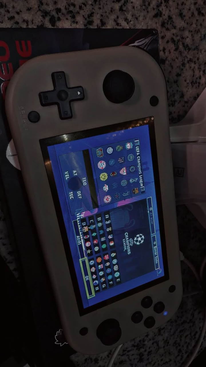 زۆر بەی یاریەکان دە خوینیتەوەو ١٢هەزار یاری تیایە وە دەتوانی یاری تری بۆ زیاد کەی یاریەکانی پلیستیشن ١و٢ و پئسپ و جەندان کونسلی تر دە خوینیتەوە تازەیەو بەس بۆ تاقی کردنەوە پی کراوە نرخی ٧٠٠٠٠هەزار گەیاندن هیە كويسينجاك, أربيل


**إذا كنت صاحب هذا الإعلان وتريد حذفه لأي سبب، رجاءا أرسل رسالة إلى الدعم الفني**