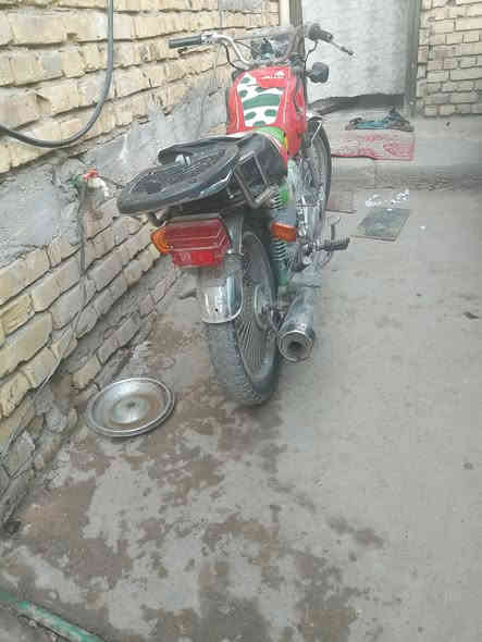 سلام عليكم دراجه ايراني 4 كير تايكر دراجه حلوه نصبته حلوه دراجه بل حقيقة احله من الصور سعر 425 و بيه مجال معتاز مو شراي لا تتصل رقمي *********** مكاني بغداد الشعب قرب سيطرت الشعب القديمة
