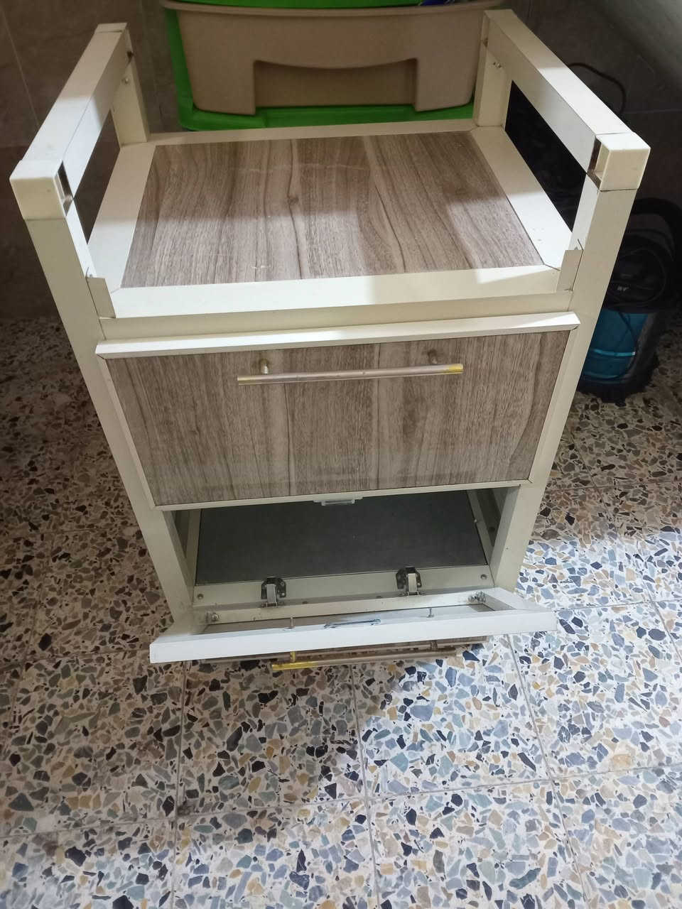 مگينه خياطه صناعي نوعيه جمسي مستخدم قليل السعر200
ميز المنيوم للفرن او طباخ حطاطه السعر75
عارضه طرح ملفوفه تجميد السعر 90
***********
***********
