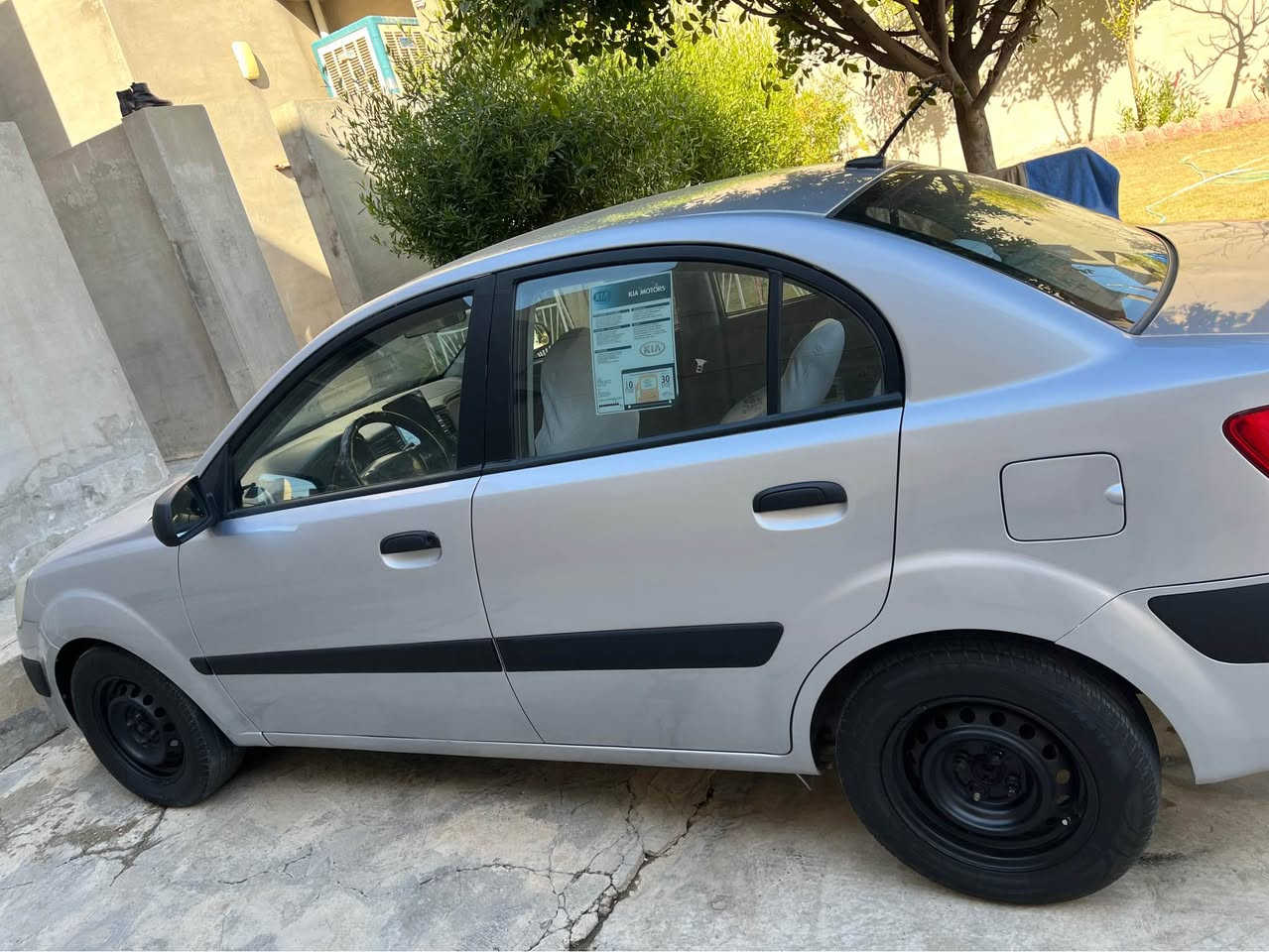 سياره كيا ريو موديل 2009 
محرك 16 
صبغ عام جماليه بدون ضربه وبدون دواخل 
سياره حيل حلوه وجاهزه بدون مصرف 
بطاقه بانزين بيها 
سعر 80 وبيها مجال 
مكاني كركوك 
ما اجاوب ع تعليقات 
*********** كركوك, العراق
