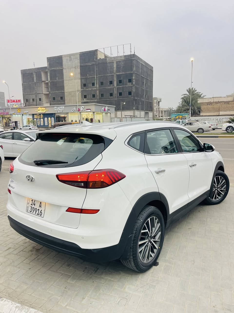 سلام عليكم 
توسان 2020 خليجي مكفوله ماشيه 75 
رقم دولي جديد وهزه جديده مكفوله ضربه وصبغ وتبديل وبارد فول مواصفات بصمه سايد بريك رجل كشنات ثنين كهرباء جلد بقلاوه شاشه بلاد كار بلي تحكم ستيرا تبريد ثلاث قطع خلفي وجكمجه تخم تاير جديد سبير مانازل حساسات امامي خلفي وعدسات زنون ومري شفط اريل نفكيشن رادار وبقيه المواصفات واضحه بالصور 
مكاني البصره الجبيله 
للاستفسار 
***********
