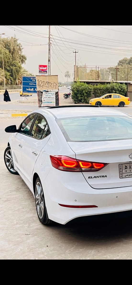 النترا 2017 خليجي.  وارد ايراني. Gls   فول مواصفات. ماشيه 92.    مكاني بغداد   . قطعتين. صبغ اثر ضربه سطحيه جاملغ خلفي وباب. بدون داخل.   ***********
