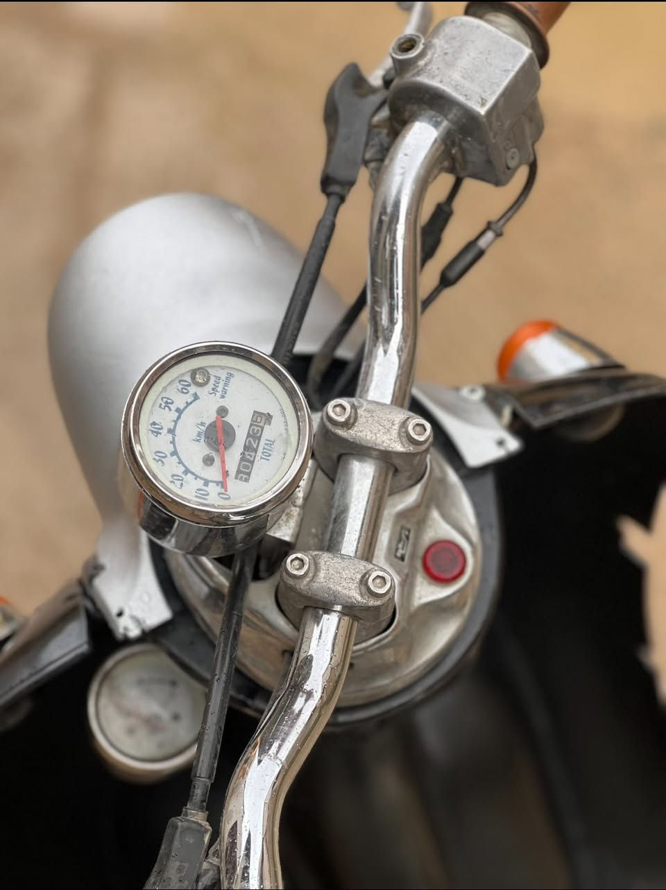 للبيع دراجه عبد الحليم كلاسك ٩٩ نضيفه جاهزه مكينه ناعمه لا صوت كير او روله مفتوحه مره وحده شلعه معدل فول كهربائيات شغاله عدى السلف نقص باتري السعر ٣٥٠ الف مكاني كربلاء رقمي ***********
