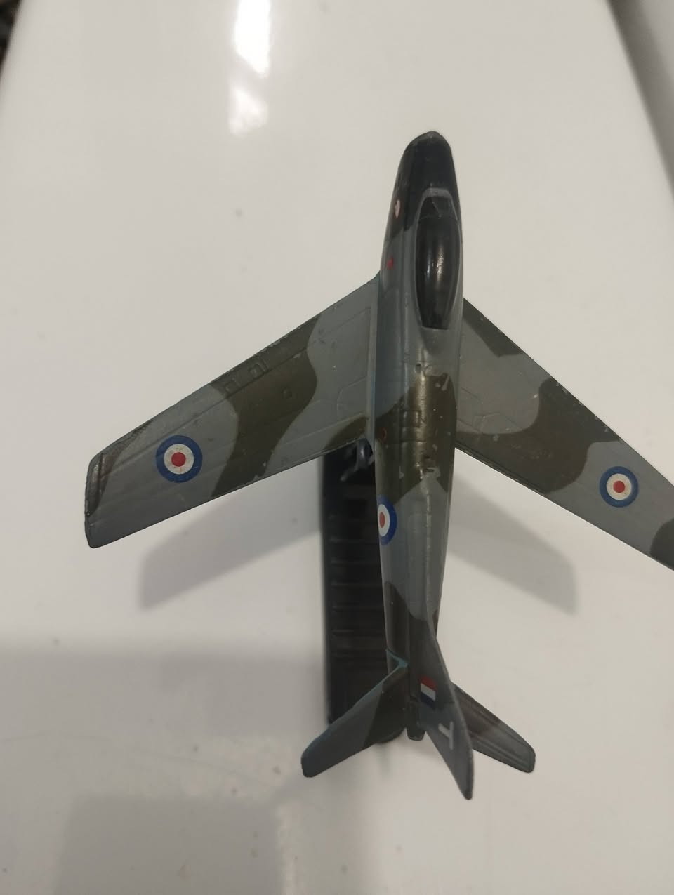 طائرة حربية  حديد نموذج من شركة كورجي.


**إذا كنت صاحب هذا الإعلان وتريد حذفه لأي سبب، رجاءا أرسل رسالة إلى الدعم الفني**