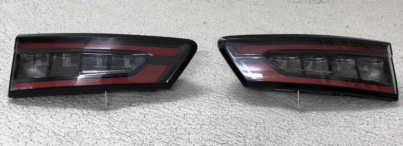 السلام عليكم ..غراض ايكونكس ٢٠٢٥ للبيع ..مع بك لايت ثابت ايمن لايكونكس خلفي عدد اثنان .. امريكي ..وخليجي .. بغداد موبايل   ***********
