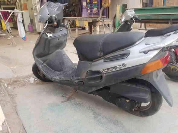 سلام عليكم دراجه ساسوكي ١٠٠ كامله مابيه اي نقص السعر ٢٥٠ و بيه مجال بسيط مكان حبيبيه ***********
