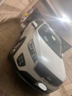 موديل ٢٠١٧ رقم بغداد لون ابيض 
٧ راكب
٦ سلندر
تبريد ٣ قطع
بانوراما
جنطه كهرباء
كشنات جلد لونين كشن الساىق كهرباء
شاشه كامره دواره
ماشيه ١١٤ حقيقي
محرك كير مامفتوحات 
((بيها مكان صبغ كد شبر بالباب الخلف السائق فقط أثر طخه بسيطه 
وبيها بارد قليل جدا مكانات بالجاملغ الأمامي الايسر وبين البابين شبر او اقل)) 
مكان السياره بغداد م. الصدر رقم الهاتف***********

