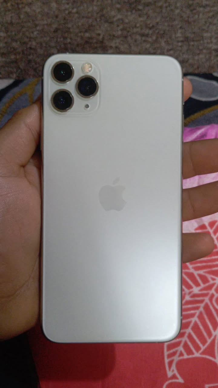 آيفون ١١برو ماكس الذاكره٢٥٦ شرق اوسط بطاريه١٠٠ بي فطر بل كلاس ما مئثر ع المس سعر٣٥٧ وبي مجال متواجد وتساب ***********
