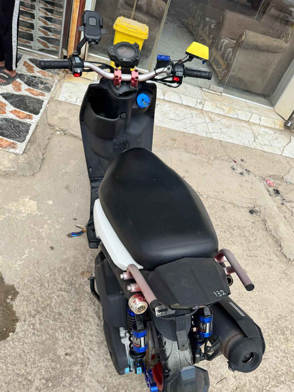 السلام عليكم ورحمه الله
دراجه سكنس جبلي نوزل سرعة 140 دراجه كفاله عامه من شخط 
مكفولة من كلشي صارلهه اقل شهر من نازاله من ربه مزوده صدر خلفي رياضي قبق بانزين قبق جوزه مكاني بغداد للاتصال ***********
