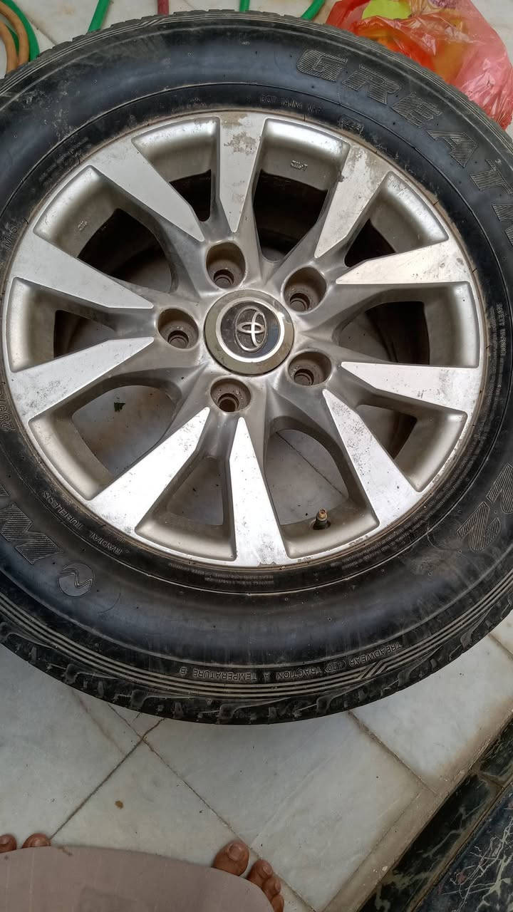 اطارات مع الويل قياس ١٨ للبيع وهذا رقمي *********** ذي قار
