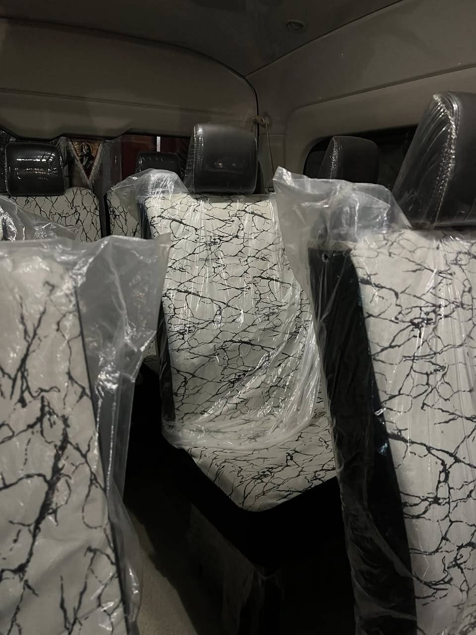 ‏سلام عليكم تلبيسة للبيع مال هايس 14 راكب ‏رقم الهاتف ***********￼
