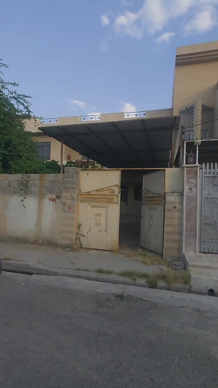 ⚜️عروض ( العصر الذهبي لتجارة العقارات والمقاولات )⚜️
____________________________________________________
🏠♦️دار للبيع في حي الأخاء بحساب الارض 
الطابق الأول ( 3 غرف نوم استقبال وهول ومطبخ وصحيات).
الطابق الثاني (4 غرف نوم وصحيات).
___________________________________________________

📌التفاصيل

♦️المساحة  (300 م)
♦️ واجهة ( 12م)
___________________________________________________
للاستفسار / مراجعة مكتب العصر الذهبي لتجارة العقارات والمقاولات أو الاتصال على الارقام التالية ⬇️

📱***********

📱***********

📱***********
____________________________________________________
🛑علما أن مكتبنا يحتوي على (👷مهندس استشاري للبناء والمقاولات/⚖️محامي مختص في ترويج وتعقيب المعاملات) لاتمام اعمالكم علي يد المختصين بها . 
____________________________________________________
⚜️موقع المكتب حي النور قرب اسواق عبد الحكيم.#بناء #العراق🇮🇶 #بناء #ایجار #الموصل
