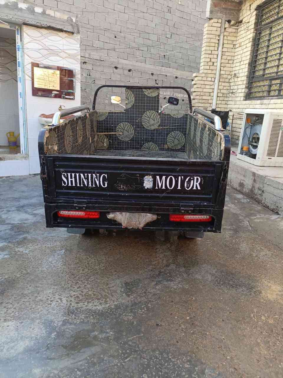 سلام عليكم ستوتة للبيع موديل 2023 كفالة كشر و مكينة نقصها صندوك فقط عنواني بغداد سبع قصور سعرها 2250 و بيها مجال ***********
