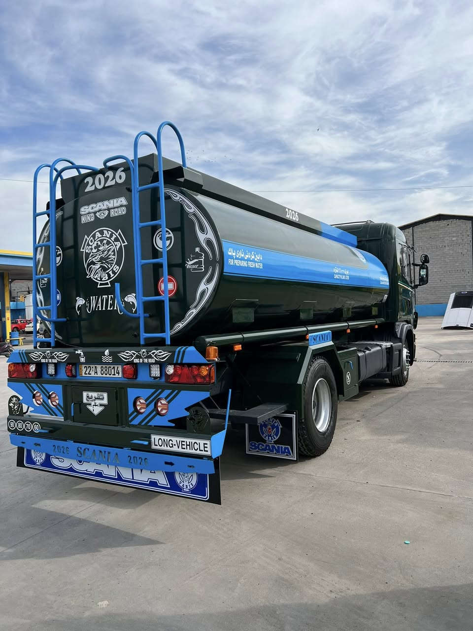 سلامو حليكوم للبيح تنكه ر ماي مؤديل 2001مكينه په مو نؤزل حجم مكينه (300)گير 3/3شانسي بيلادي تويل تانكي جديد مغلوه ن پليت أبيد ما مشتغل هه زه فحس ره قه م جديد سياره بسمي  ***********
