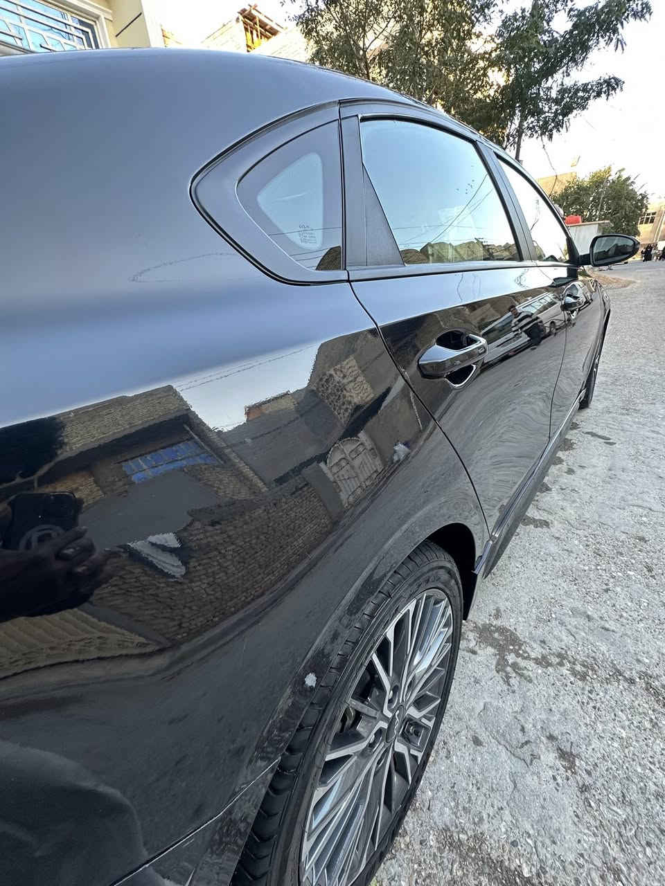 السلام عليكم
كيا فورتي 2023 جيتي لاين فول لاخير 

سونار موجود

مكينة 2000 دوش 

مواصفاتها

فتحه 

بصمه

تشغيل عن بعد

بصمه ابواب

تحكمات

كشنات كهرباء 

كشنات تدفئه تبريد

داخل اسود 

صندوق ذكي 

تبريد قطعتين

رادارات امامي خلفي جانبي

لد امامي نهاري وخلفي 

حساسات 

انظمة قيادة 

شاشه وكامرة 

ترحيب عند الاقتراب

***********
