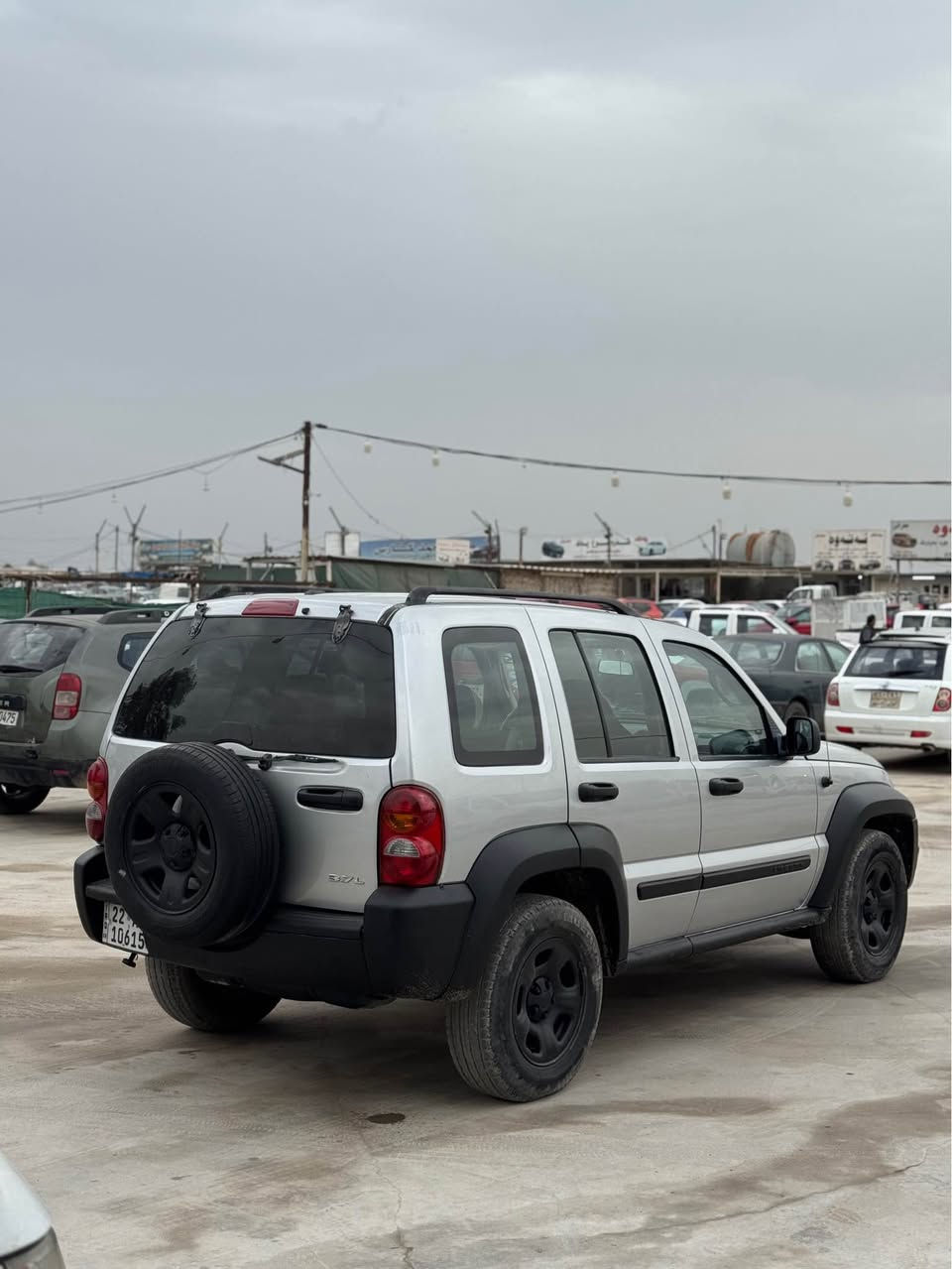 جيب ليبرتي 
مديل ٢٠٠٧ 
٦ سلندر حجم ٣٧٠٠ غاز و بانزين 
سياره بيها ٣ قطعة سبغ بدون دواخل 
بدون ضربه 
رقم اربيل جديد دولي شرط تحويل 
سياره كير و مكينه اكسل صدر كل كفاله شرط 
٤ تايرات جدد 
سياره خير من الله نقص مابيها 
مكانها اربيل 
*********** واتساب 

سعر سياره 78$ ورقه بيها مجال أربيل, العراق
