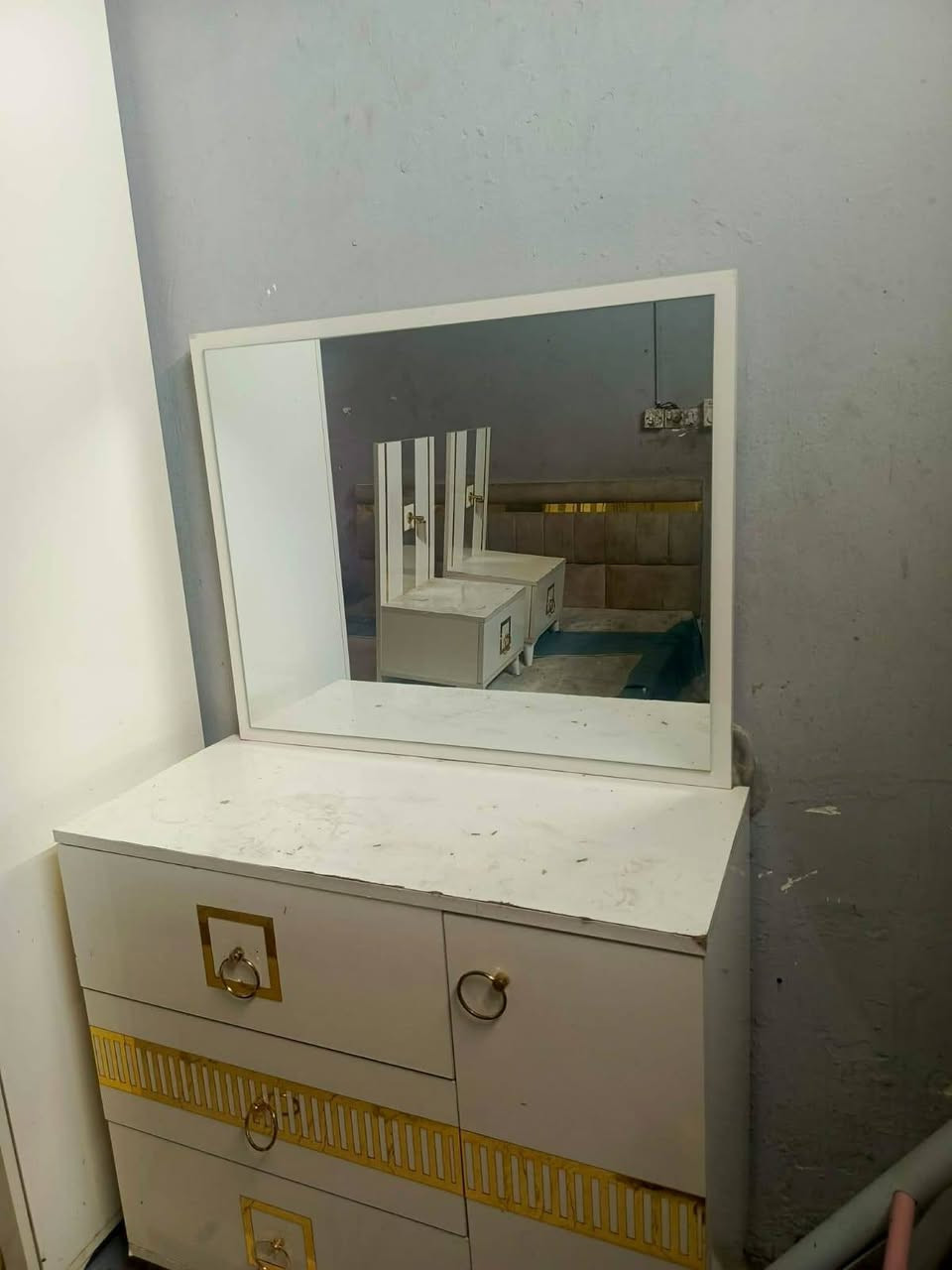 غرفة تركية ٥قطع هية والدوشك طبي سعرهة ٣٠٠وبيهة مجال بسيط وهذا الكاونتر قطعتين الكاونتر المنيوم السنك مرمر طول الكاونتر متر ونص السعر ٢٠٠ وبي مجال بسيط العنوان بغداد الشعب شارع الأسواق الي يريدهم يراسل عالخاص


**إذا كنت صاحب هذا الإعلان وتريد حذفه لأي سبب، رجاءا أرسل رسالة إلى الدعم الفني**