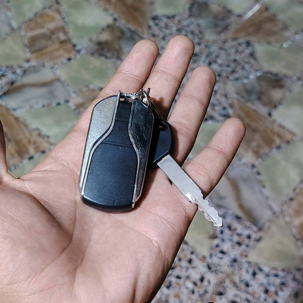 السلأم عليك دراجه للبيع جامبو صيني
الدراجه خير من الله نضيفه كفالة محرك او كهربائيات محركها ناعم ما بي قطره مال صوت الدراجه حالياً طافيه الكتف عطلان او كعد الباتري ويا بس بدل كتف تشتغل الدراجه
بيها اسويج او بصمه
تشتغل دبل اشاره او عالي او ناصي قوي
كفرات اشويه تعبانه يرادلهن تعديل دراجه قويه
مكاني كوت عزه جديده
السعر  450 بيها مجال  اتصل*********** الدراجه زينه او نضيفه بس محتاج لو ما محتاج ما ابيعها