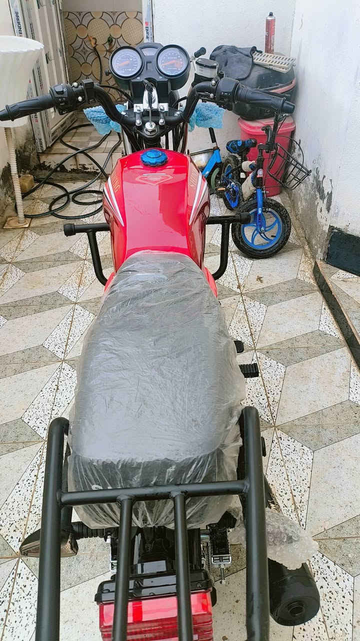 السلام عليكم
دراجة دايون سونيك الأصلي ابو الختم موديل صار خمس ايام من طالعة من معرض مجمع الكرار اوراق اصلية كاملة بأسمي من الوكيل شرط بوجهك للترقيم دراجة ماشيه 700 متر بعدهي بدهن الشركة مواصفات راقيه مكينة150 ويل كب سلف الشراي بخدمته السعر مناسب 
*********** واتس اب
