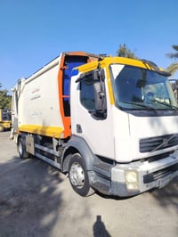 البيع كابسة فالفو 2009 جديدة جهزة الشغل سيارة مال شركة 07707970619