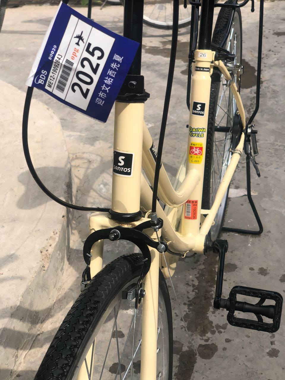 سلام عليكم بايسكل البيع بناتي سانتوس بايسكل نضيف مسطره ثنين قفل موجود جاملغ لايت مالته موجود (سعر100)الف وبي مجال دسك بريكات شغاله امامي خلفي كشن العنوان بغداد العبيدي فكله حي نصر  رقمي***********
