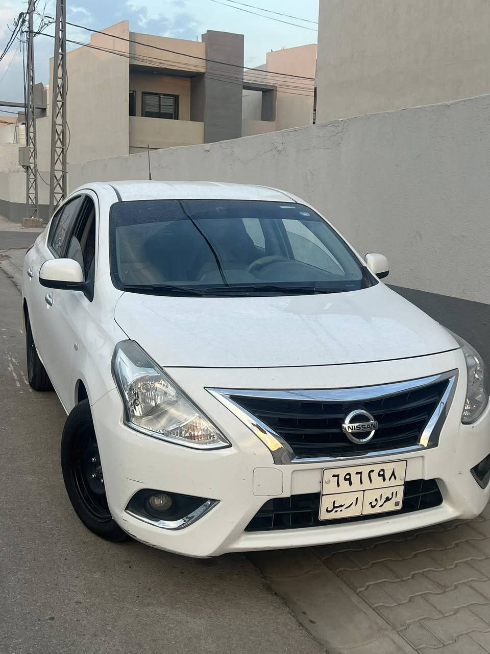 للبيع نيسان صني 2022 هندي ماشية 115الف نظيفه كلش وعلى ايد وحده وكالة او تحويل بيه دحجة باب السايق بدون تعديل وباب خلف السائق خسفه بسيطه بدون فتح او تبديل او صبغ وسونارها موجود السعر 115وبيه مجال ***********
