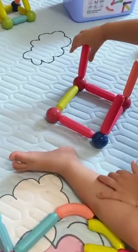 تركيبات مغناطيس 🧲♥️♥️♥️♥️
لعبه تعليمية وترفيهية في نفس الوقت للطفل🙊💖
 بيكون بيها اشكال عن طريق المغناطيس ويكتب بيها الارقام والحروف 🥰
 
هى عباره عن قطع مغناطيسية من العصيان والكور يلتصقون في بعض حتى الطفل يعمل منهم اشكال كتير🧲❤️❤️❤️
وفي على ظهر العلبه كذا شكل عشان نعمل زيهم وكتالوج كمان🙈
 بتزود التركيز عند الطفل وتزود قدرته على التحكم🤍
 تنمي قدرته علي الابتكار والابداع وتحويل شكل في خياله لمجسم🔥😆
 تنمية الادراك و الذكاء عند الطفل❤️
القطع محطوطه في كيس، نحافظ عليهم بعد اللعب 💕
 
سعر ٣٦ قطعه 15 ألف وتوصيل مجاني 
سعر ٦٤ قطعه 25 الف وتوصيل مجاني


**إذا كنت صاحب هذا الإعلان وتريد حذفه لأي سبب، رجاءا أرسل رسالة إلى الدعم الفني**