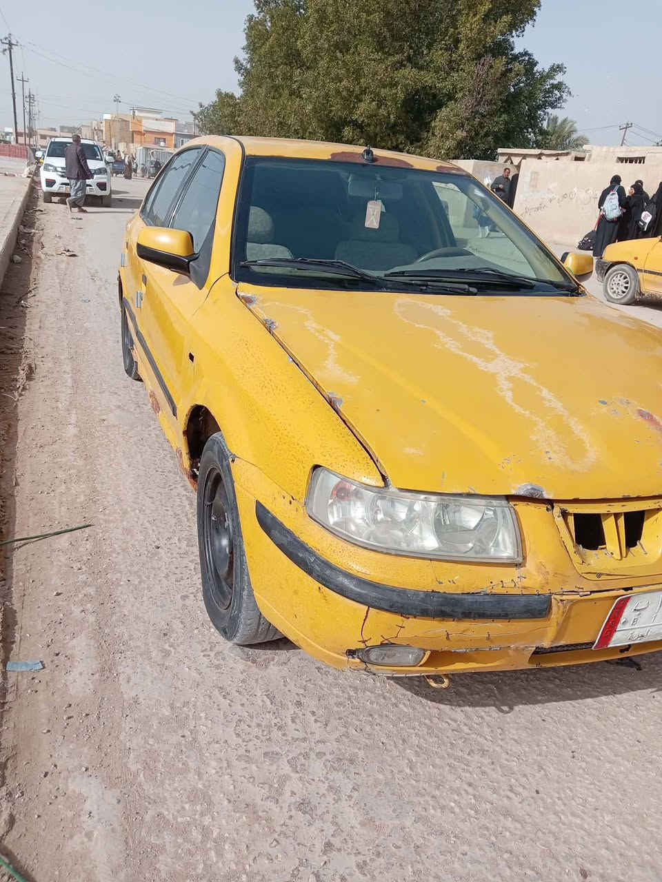 السلام عليكم سمند موديل 11 ناطق
سياره خير من لله مكينه وكير وحداديه جدد 
مالكه موجود يريد يداور كشر شوفت لعين بس مابيه ضربه قويه سياره دحجات ملاحضه سياره عليه هيه وغرامات 700 وسنويه ساقطه مكاني لحمزه شرقي لي مو شراي لا يتعبني كل تفاصيله ذاكره سعر 16 بيه مجال ***********
