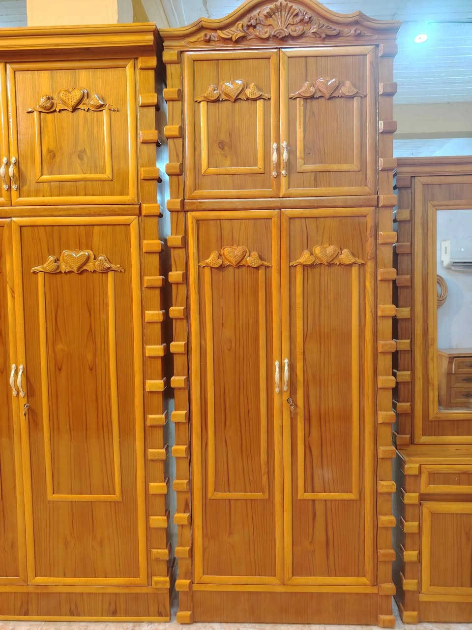 السلام عليكم الغرفة نجاره صاج مسرح ضهر جرجوبة تكمة موديل طابوكه سعر مليون ٥٠٠ نضافه ١٠٠ رقم ***********
