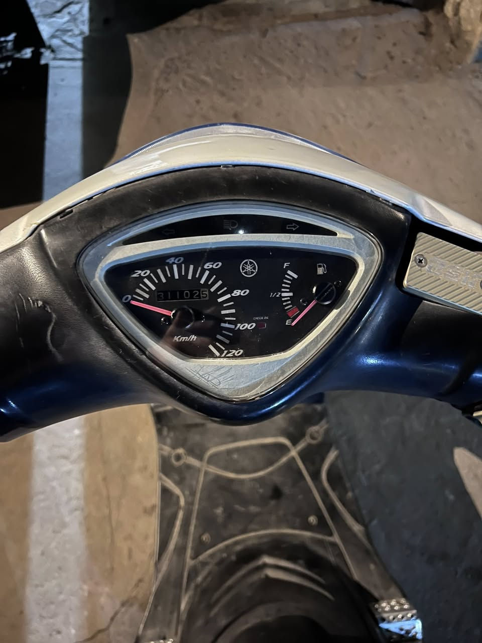 سلام عليك
ماكس عدله 120 مكينه بلادي كفرات موميزه بس بيه كسر 
بيه شلعه مكينه بلاديه بوشه 49 الاضويه شغاله البريك الخلفي شغال بس الامامي لا كيج البانزين شغال حلوه الدراجه وبل عافيه الياخده 
رايده بسعر 
(700)
وبيه مجال بسيط


**إذا كنت صاحب هذا الإعلان وتريد حذفه لأي سبب، رجاءا أرسل رسالة إلى الدعم الفني**