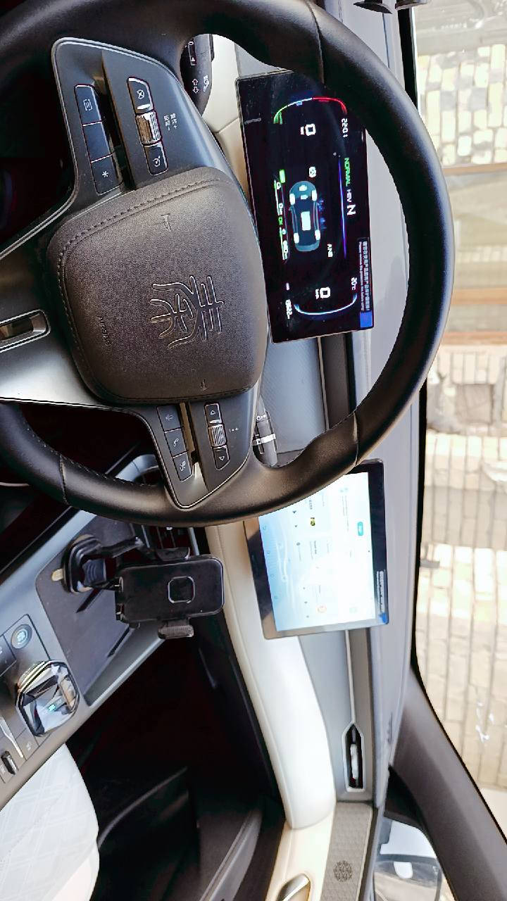 سيارة بي واي دي 2025 ماشيه 13 باسمي  لون داخل بيجي مشخوطه شويه من يم باب ثاني موضح الشخط  بصور. وباقي السياره مكفوله من كولشي عنواني بغداد شرطه الخامسه غير متواجد عل فيس رقم الهاتف *********** /سعر 19
