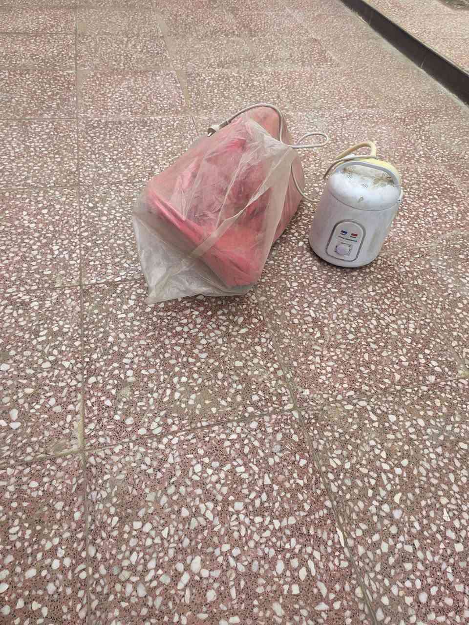 السلام عليكم للي عنده اهتمام بالرياضة والصحة البدنية
لدي مسطبتان وحمامان بخاريان من لديه الحاجة ويرغب بالشراء هذه الأغراض معروضة للبيع وهذه صور الاغراض ملاحظة  الحمام البخاري الوردي نفس الرصاص ولذلك لم افتحه


**إذا كنت صاحب هذا الإعلان وتريد حذفه لأي سبب، رجاءا أرسل رسالة إلى الدعم الفني**