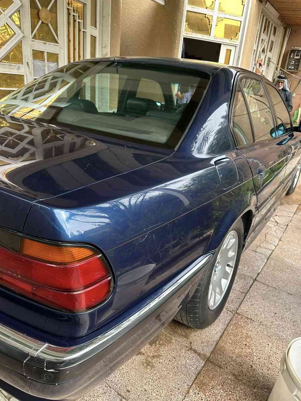 السلام عليكم عندي سياره بيم موديل ١٩٩٩ شكل  مكفوله من الظربه مصبوغه عام لجماليه محرك سته سلندر سياره خير من الله ماناقصه اي شي موصفات الكاسحه مكاني بغداد رقمي *********** السعر ٩٠ وبيه مجال قليل
