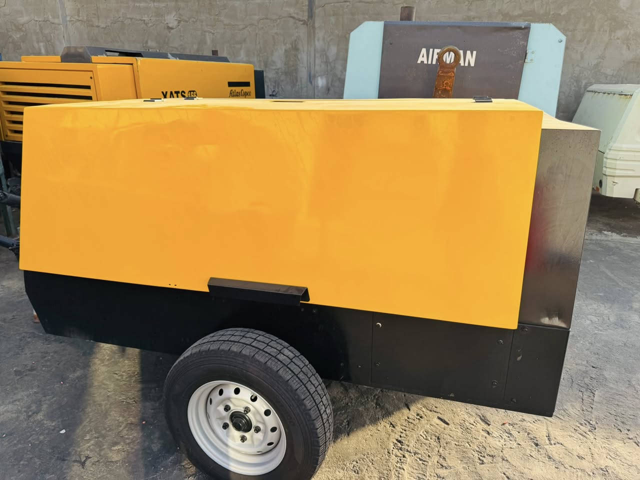 السلام عليكمً كمبريسر هواء للبيع نوع كيسر حجم 260موديل 2006دخول جديد ***********
