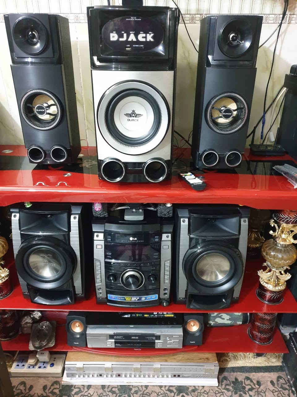 دي جي(DJ ACK)  بلوتوث وراديو وفلاش ورام واواكس تحكم بيز  السعر ٧٥ الف نوعية راقية الابعاد 46×23×41سم  العمق الحلة مهندسين الاتصال على الخاص او موبايل  ***********  يوجد توصيل
