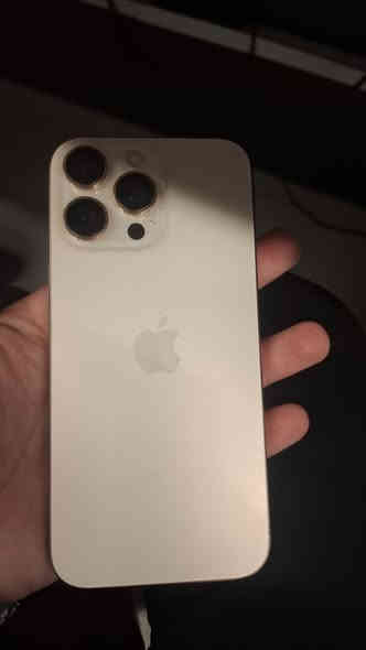 سلام عليكم 
عندي جهاز ايفون 16 برو ماكس 256 بطاريه95 عدد الدورات 283 نظيف كلش سعره 1.375.000 وبي مجال ع كد جيه
رقم الهاتف:***********
