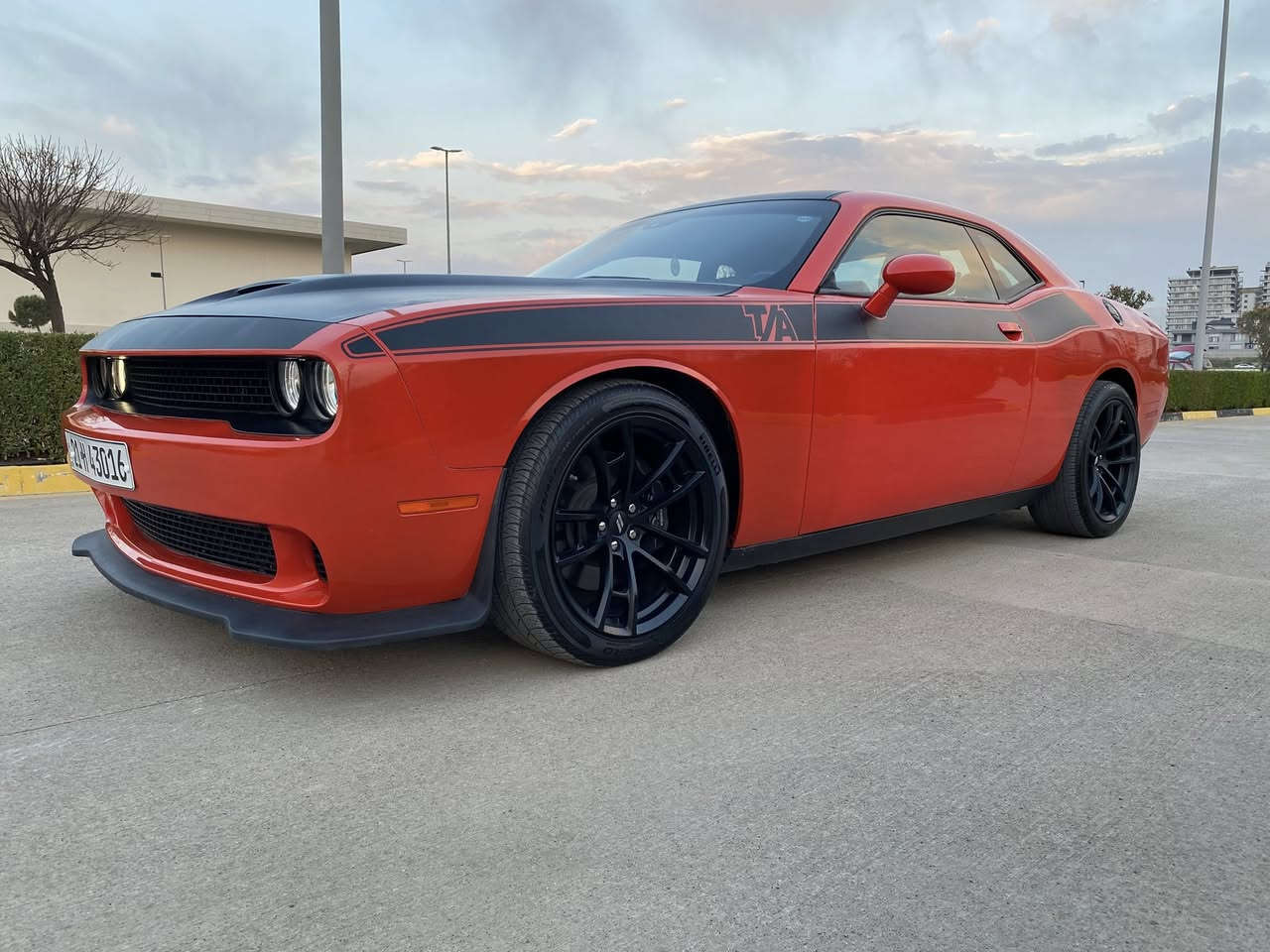 السلام وعليكم
بيع او مراوس
جالنجر SRT /TA 
موديل 2023
النداء الاخير
ماشيه 7 الف يعني زيرو 
كير ومحرك مكفول
حجم المحرك 6400
الون برتقالي مميز
السياره ع وضع الشركة بشرط
النظافه 100
ملاحظة السقف صندوك وبونيد شرايط جانبيه اسًود 
بلادي مسجل بلسنويه
ترقيم جديد بأسمي تحويل مباشر

فوول مواصفات كوشن خزن ميموري كنتاره كوشن حار بار ستيرن كهرباء مري قلاب رادار جانبي وياله فجوج برمبو صالنصه كهربائي بوابات بلادي دبات س ر تي  
انظمة قيادة سوبر تراك حلابات نورمال لانج كونتروال مود سبورت بلادي كيجات ابيض اللون كوشنات مختم TA
اخوان السيارة على وضع الشركة 
بلمنسبه للصبغ السياره بيها 2 قطع صبغ
 بدون دواخل  
العنوان السليمانية 
رقم الشاصي موجود بلمنشور 
 السونار هم موجود 
تنزيل السعر 248ومجال 
اخوان الشراي يتصل 

 ***********
