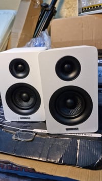 سبيكرات • تشتغل وتفصل • بلا كرتون