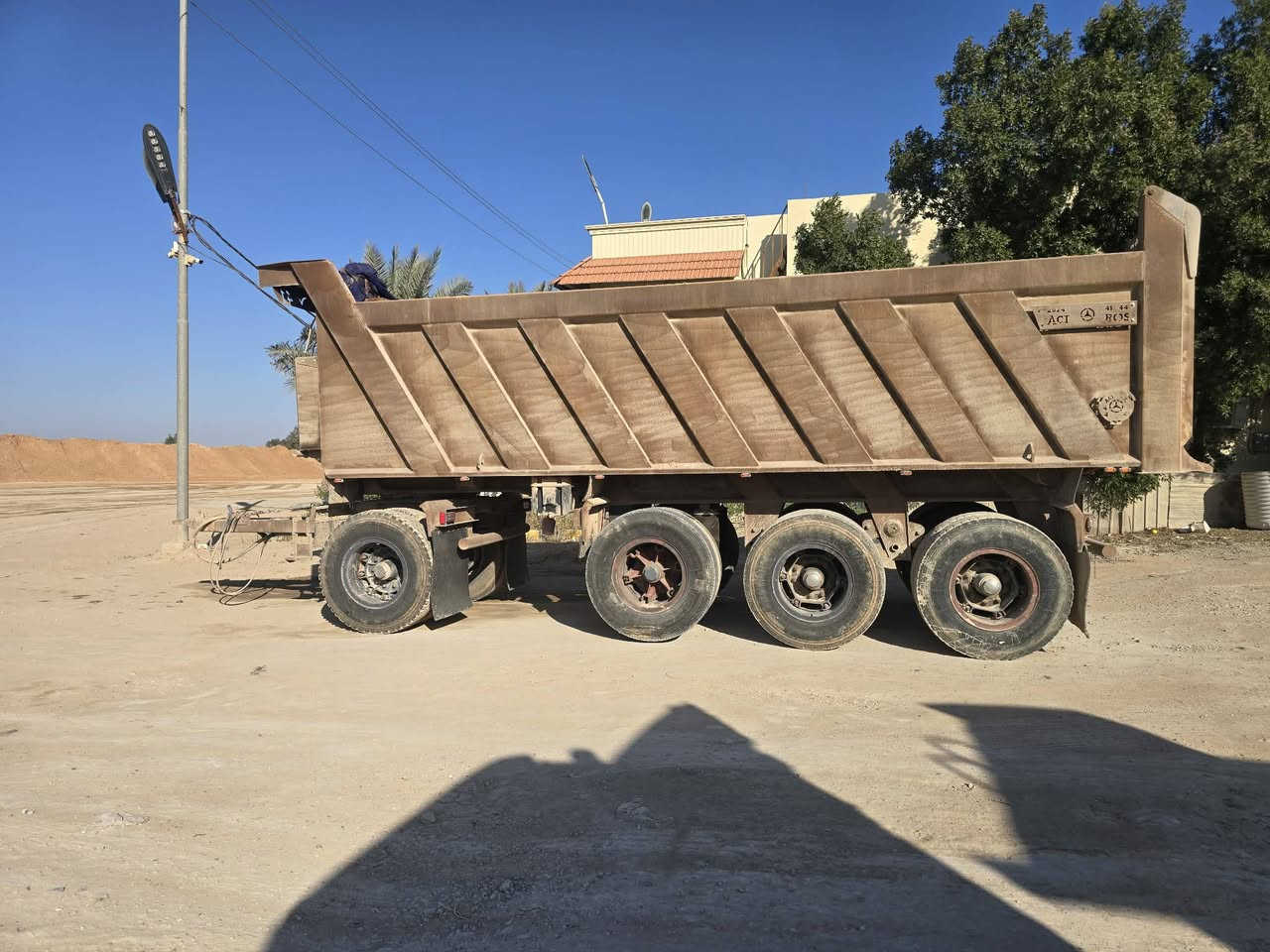 مقطوره للبيع
السعر دفترين وربع (225$) وبيه مجال 
كاعيه 8 ملم 
شريط 12 ملم
اصفاح 6 ملم
الباب 6 ملم
طوله 7.5 متر
مشتغله قليل وجاهزه للشغل
للاستفسار/
***********
العنوان/ كربلاء المقدسه
