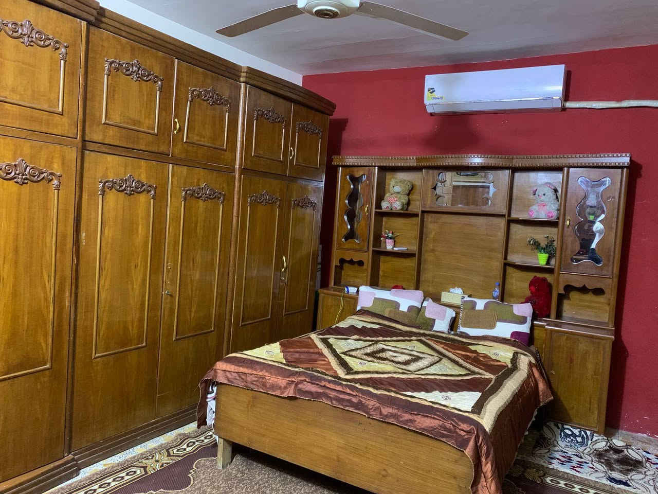 غرفة اخشاب نظيفهوجيده جدا للبيع شراي يتفضل على خاص  اواتصل الرقم ***********
